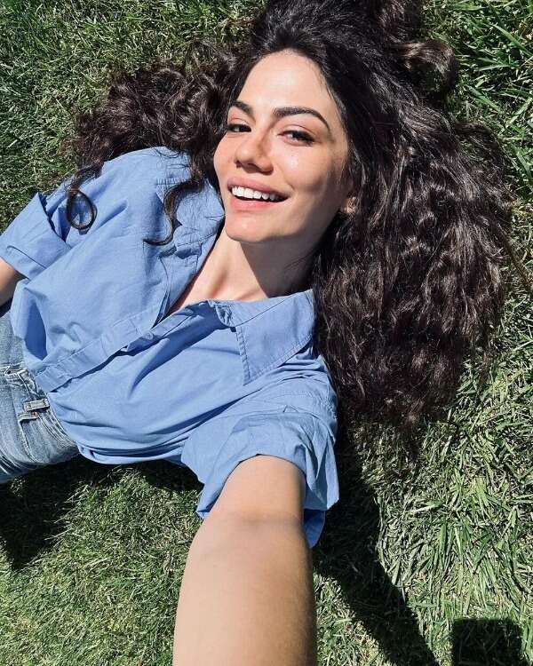 6 - Demet Özdemir