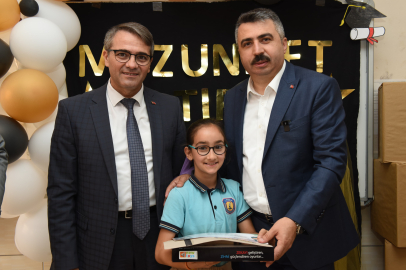 Başkan Yılmaz öğrencilerin karne heyecanına ortak oldu