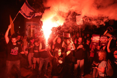 Tel Aviv'de binlerce protestocudan erken seçim çağrısı!