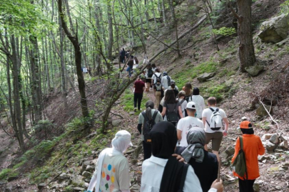 Yıldırımlı gençler doğa için yürüdü