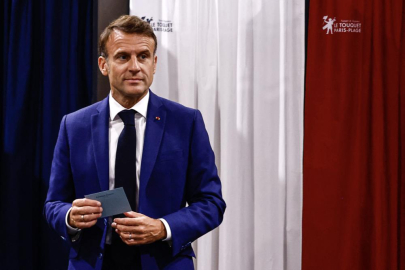 Macron: "Aşırı sağa tek bir oy bile verilmemeli"
