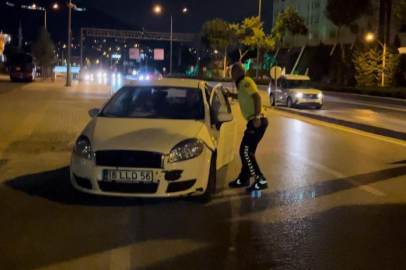 Bursa'da uygulamadan kaçan sürücüyü polis koşarak yakaladı