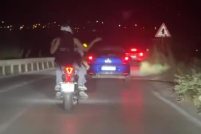 Bursa'da motosiklet üzerinde tehlikeli dans kamerada