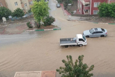 Bursa'da aniden bastıran yağmur, hayatı felç etti