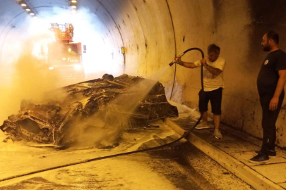 Tünelde kaza yapan otomobil alev topuna döndü: 2 yaralı