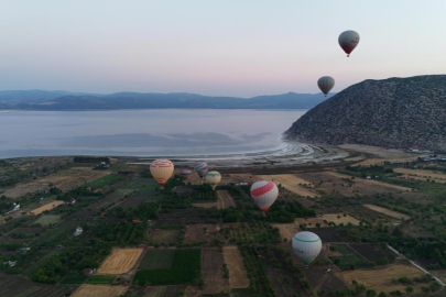 Salda Gölü'nde sıcak hava balonuyla ilk uçuş