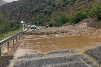 Yoğun yağış, heyelan ve sele sebep oldu