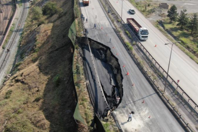 Karayolu çökünce demir yolu da ulaşıma kapandı