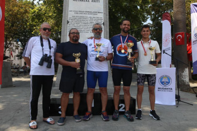 Armutlu'dan Mudanya'ya 12 kilometre yüzdüler...