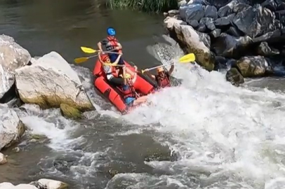 Bursa'da dağcıların nefes kesen rafting heyecanı