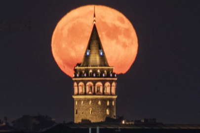 Galata Kulesi dolunay ile buluştu