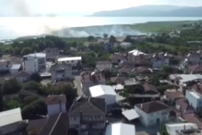 İznik Gölü'nde sazlık yangını