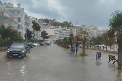 Bursa'da yağan yağmur yolları göle çevirdi