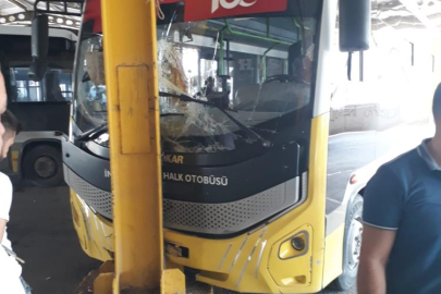 Bursa'da kendi kendine harekete geçen otobüs, şoförlere çarptı: 2 yaralı