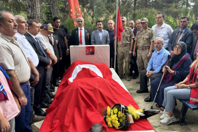 Şehit Başçavuş Ferhat Gedik, mezarı başında dualarla anıldı