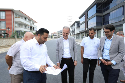 İnegöl'de tretuvar ve yol kaplama çalışmaları sürüyor