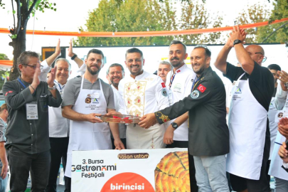 Bursa'da 10 dakikada 15 metre börek yedi, altınları kazandı