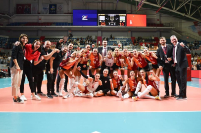 Galatasaray, VakıfBank'a set vermedi