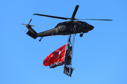 Polis Özel Harekat ekiplerinin TEKNOFEST gösterisi nefes kesti