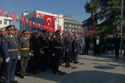 Bursa’da Cumhuriyetin 101. Yılı çelenk töreniyle kutlandı