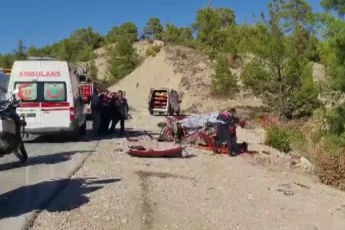 Antalya-Isparta yolunda zincirleme kaza: 2 ölü, 6 ağır yaralı