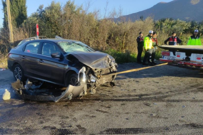 Bursa'da iki otomobil kafa kafaya çarpıştı: 7 yaralı