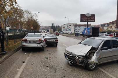 Bursa'da zincirleme kaza: 1’i bebek 3 kişi yaralandı