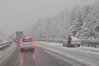 Bursa'da kar yağışıyla hayat durdu...İlçe yolları kapandı