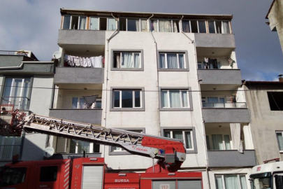 Bursa'da 5 katlı apartmanın çatı katında yangın