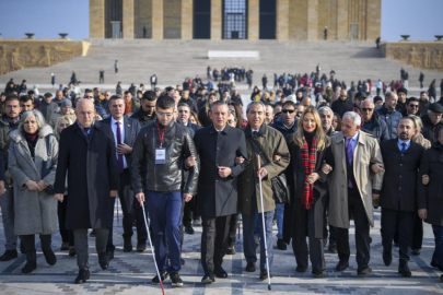 CHP Genel Başkanı Özel, Anıtkabir'i ziyaret etti