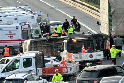 İstanbul'da öğrenci servisi devrildi: 7'si öğrenci 10 yaralı