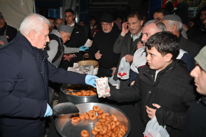 Bozbey’den Regaib Kandilinde tatlı ve lokma ikramı