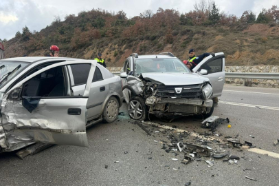 Bursa'da kafa kafaya kaza: 2 yaralı