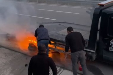 Çekicinin lastiği yandı, kimse durmadı