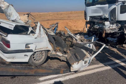 Demir yığınına dönen otomobilin sürücüsü hayatını kaybetti