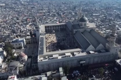 Emevi Camii'nde cuma namazı izdihamı : 3 ölü