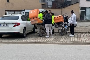 Bursa'da motosiklet ile otomobil kafa kafaya çarpıştı